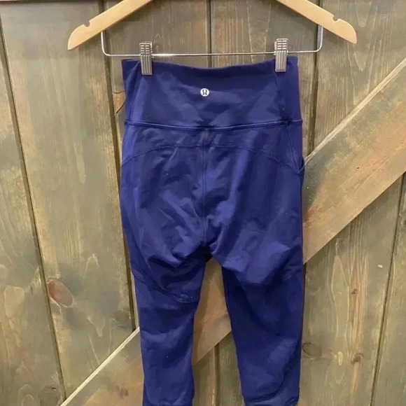 Lululemon Cropped side Mesh Leggings - Picture 4 of 5